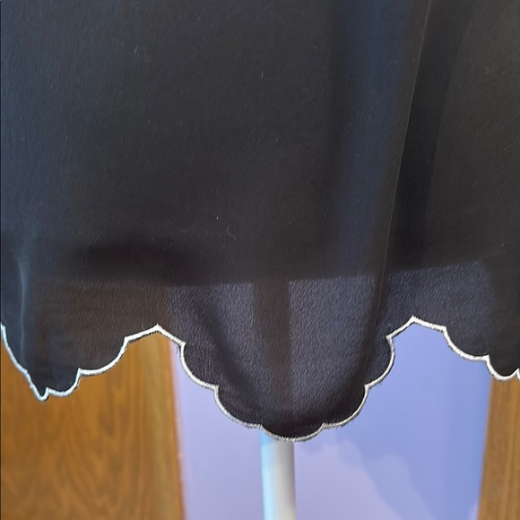 White House Black Market Elegant Black and White Sleeveless Top size small. - Picture 8 of 12